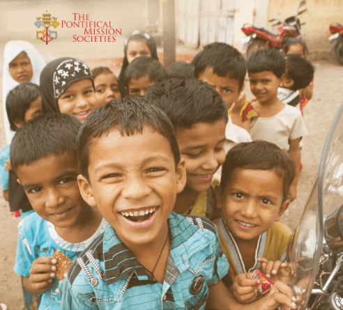 A group of young children in India